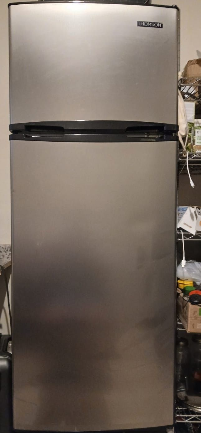 Thomson 7.5 cu ft. Top Freezer & Refrigerator.
