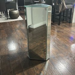 Mirror Pedestal