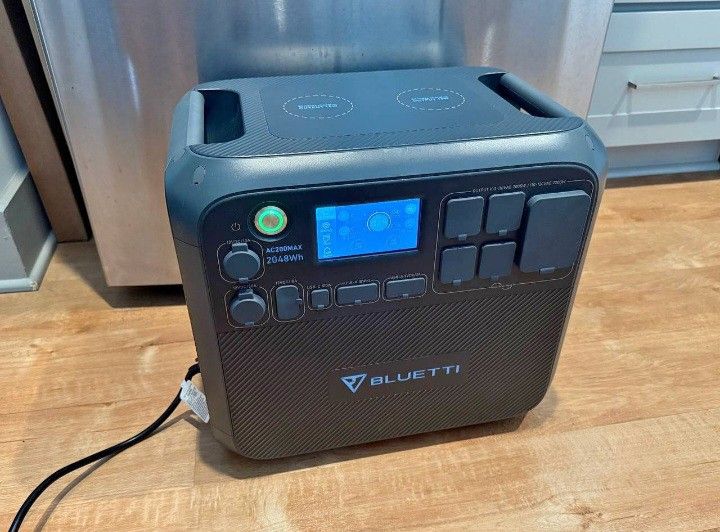 BLUETTI AC200MAX Expandable Power Station