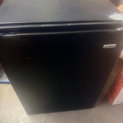 Mini Refrigerator Kenmore 26 X 17 