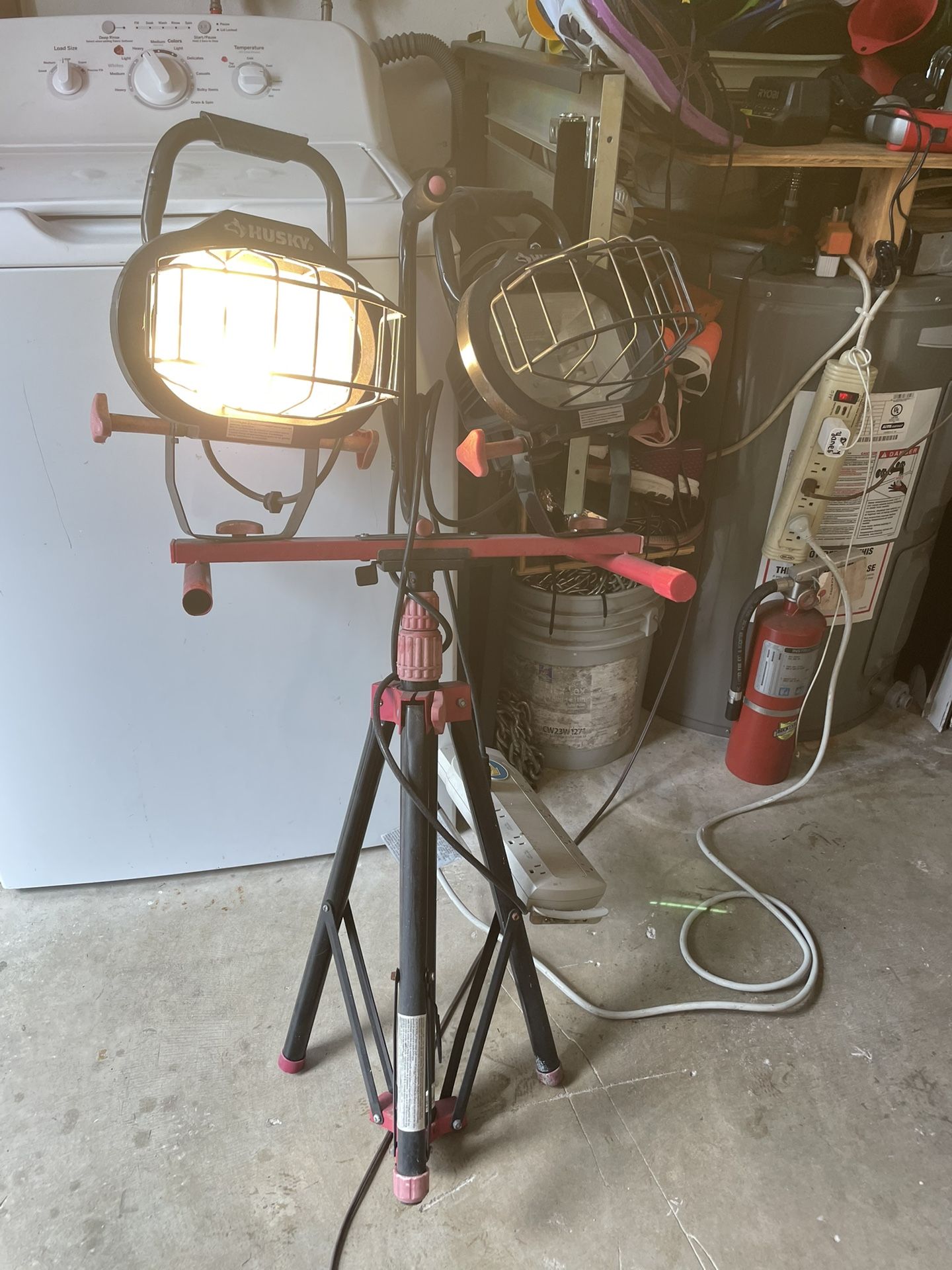 Work light job site work light only one side lights up not sure why maybe bulb $10