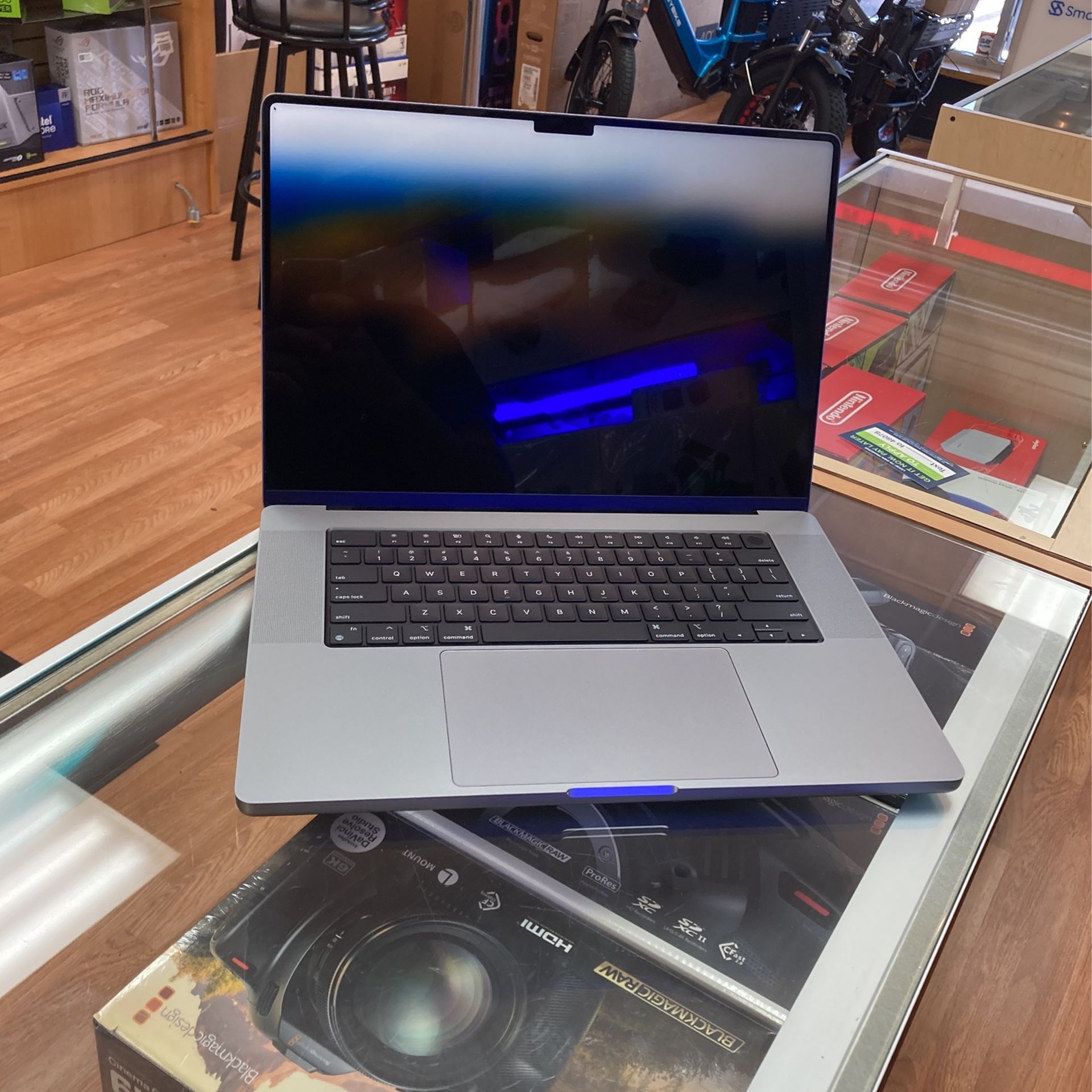 MacBook Pro 16inch M1/16gb Ram/1TB SSD