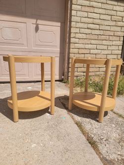 Pair of Round Listerby Oak Side Tables