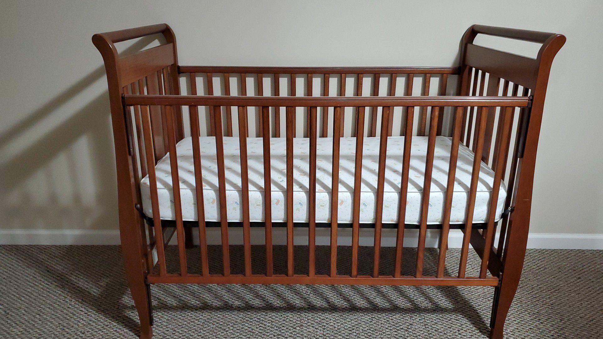 Baby Toddler Convertable Crib Bed