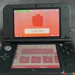 Nintendo 3DS XL (Charger included)