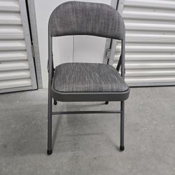 8 Paded Foling Chairs