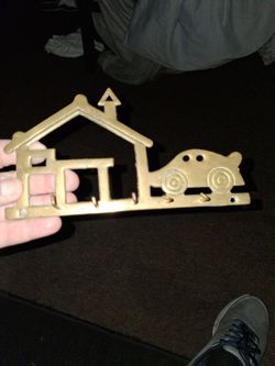 VINTAGE BRASS KEY PLAQUE RARE