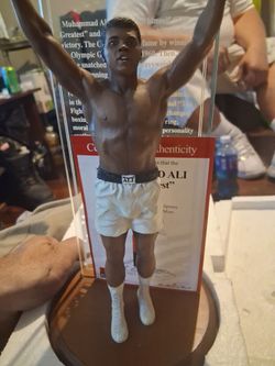 MUHAMMAD ALI porcelain statue