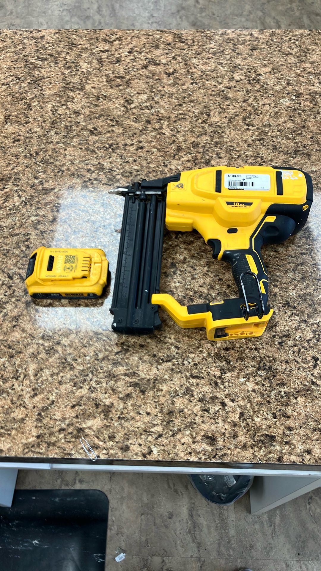 Tools Nailgun Dewalt Dcn680