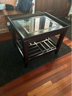 End table ￼