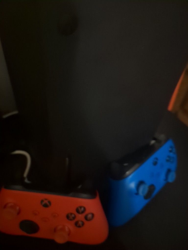 Xbox Series X Can Negotiate Price 400$ Comes With 2 Controllers