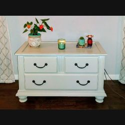 Dresser /TV Stand 