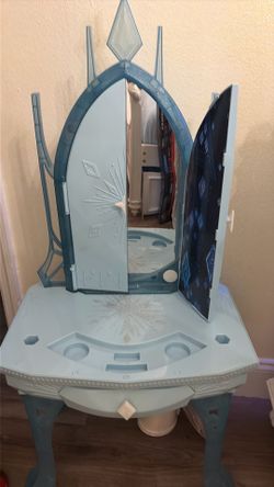 Frozen II Vanity