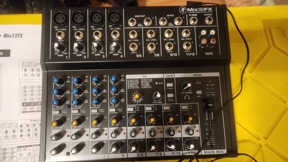 Mackie Mix12FX 12-channel Compact Mixer with Effects