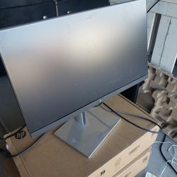 2 HP Monitors