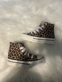 New without box Converse Kids High-Top Sneakers in Leopard Print size 11