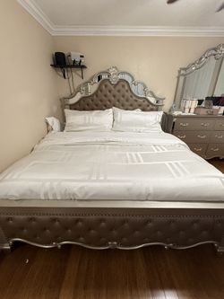 King Size Bedroom Set for Sale( No Mattress Included)