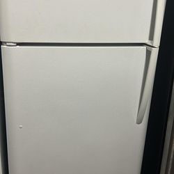 Frigidaire Top-Freezer Refrigerator 