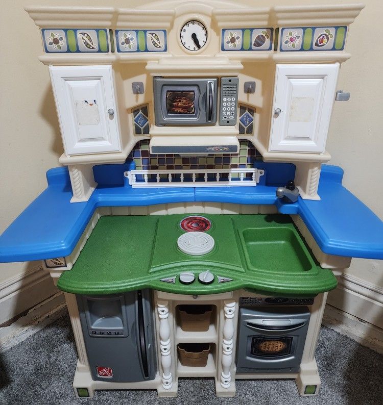 Step 2 Kids Play Kitchen