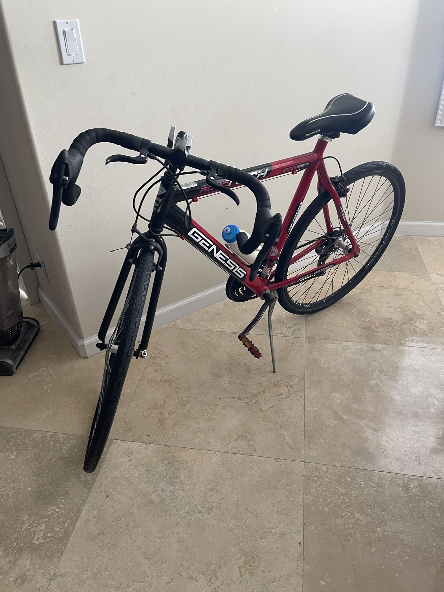Genesis 700 Road Tech Bicycle 28” - LIKE NEW 