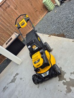 Dewalt 21inch 196cc self propelled RWD working very well trabajando super bien