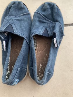 Toms shoes size 9 toddler girl/boy