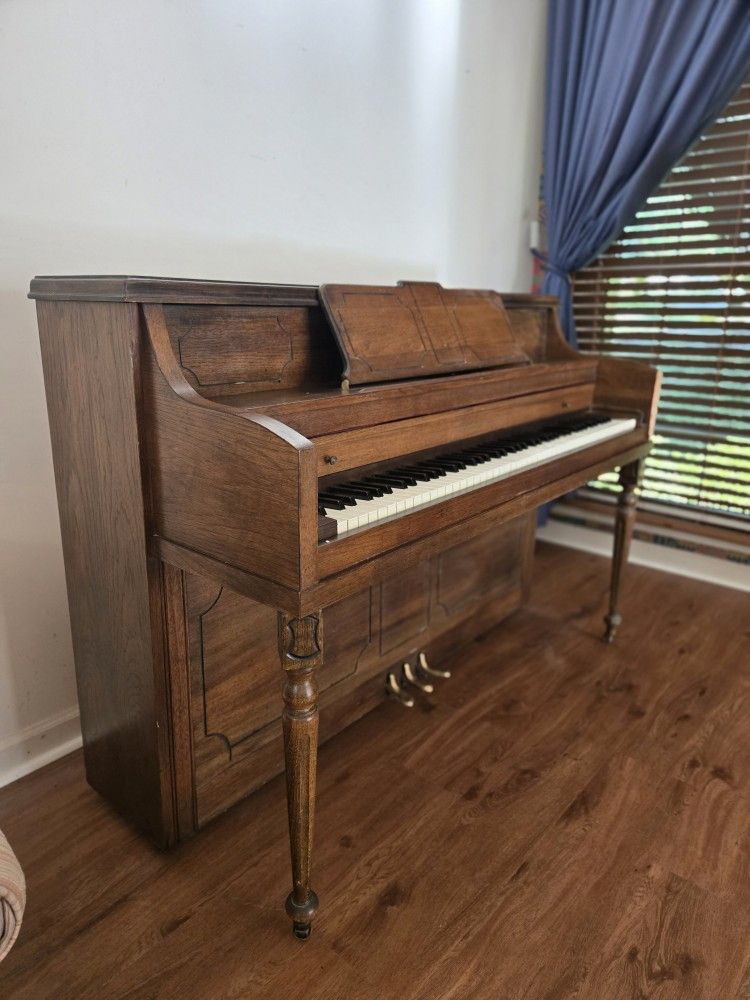Voss & Son PIANO MAGHONEY