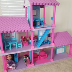 American  Delightdollhouse ....Like New Pet Free Home ...