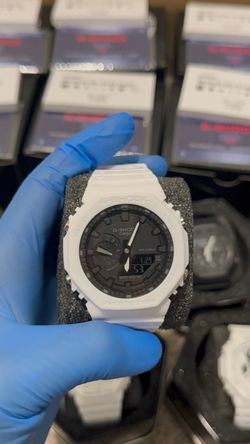 GSHOCK Ga-2100 white with black face