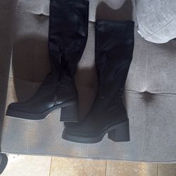 Women’s Boots Size 8