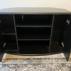 TV Stand w/ Magnetic Closing Doors 