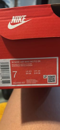 Nike Moto 2K size 7 women’s, 5.5y/mens
