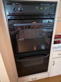 GE built-in Double  Wall Oven, Black, works Great . $400
