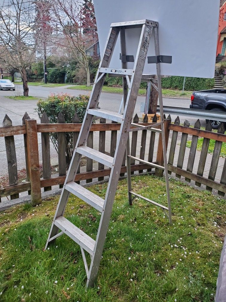 6 ft aluminum ladder