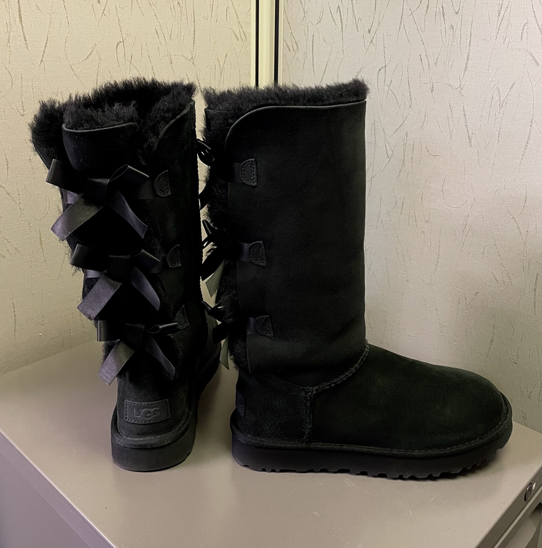 Ugg Boots Bailey Bow Women's Size 6