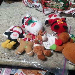 Is dog ornaments for Christmas