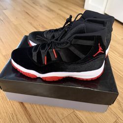 Jordan 11’s size 9 bred Velvet