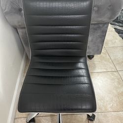 Black office chair