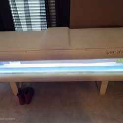 Functioning Tanning Bed With Extra Bulbs 