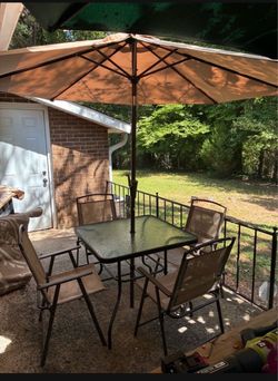 Outdoor Patio Table Set with Umbrella