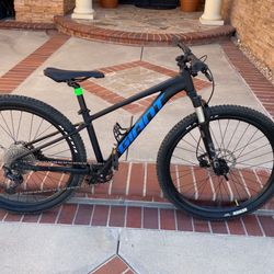 Giant Talon Mountain Bike XS