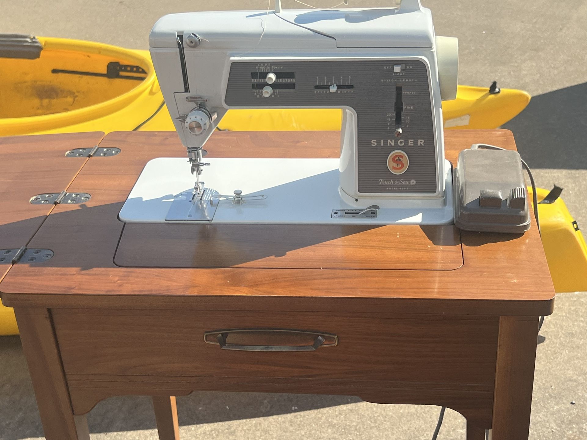 Singer Sewing Machine 