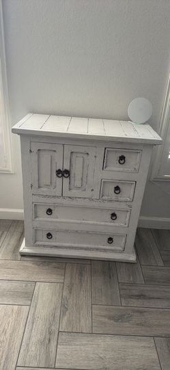 White drawer chest