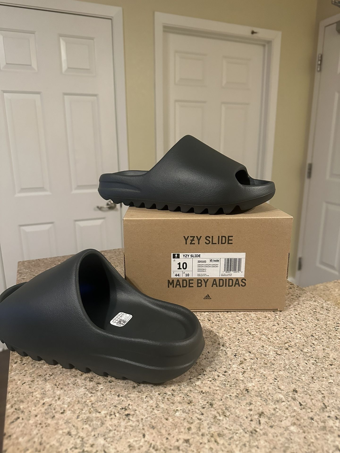 Adidas Yeezy Slide Dark Onyx Size 10