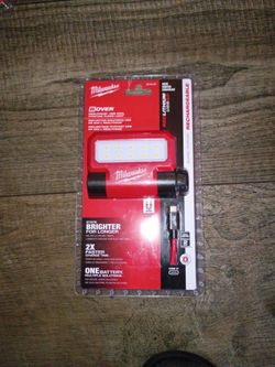 Milwaukee 550 lumens flood light