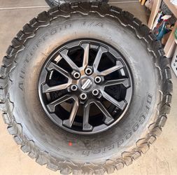 Ford f150 Raptor wheels and tires 17”