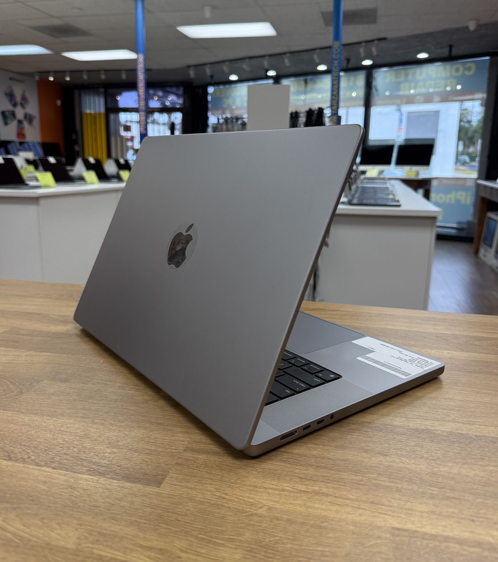 16 MacBook Pro M1 10 Core*1TB SSD*16GB RAM