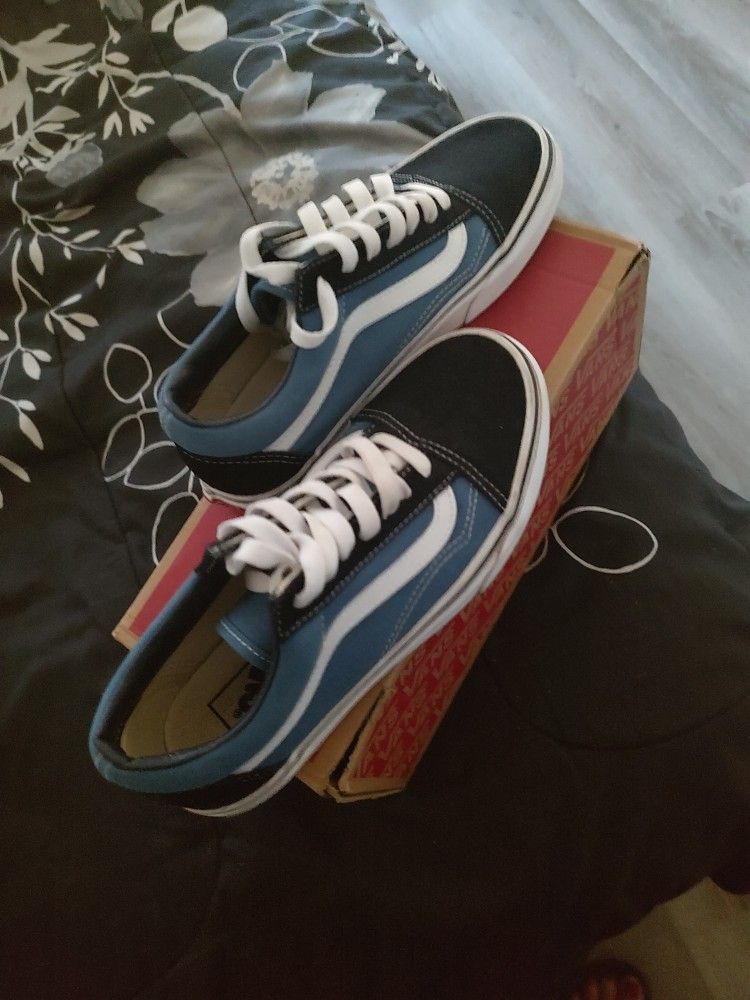 Women Size 7 Vans $15