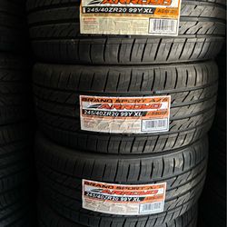 Arroyo Grand Sport A/S 245/40/20 -45,000 Mile Tire
