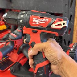 Milwaukee M12 Cordless Drill With Battery 